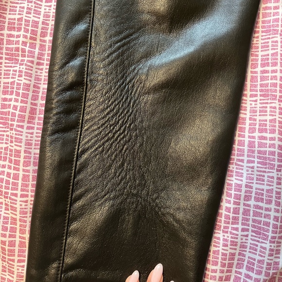 Aritzia Black Command Cropped Pant - Picture 4 of 7